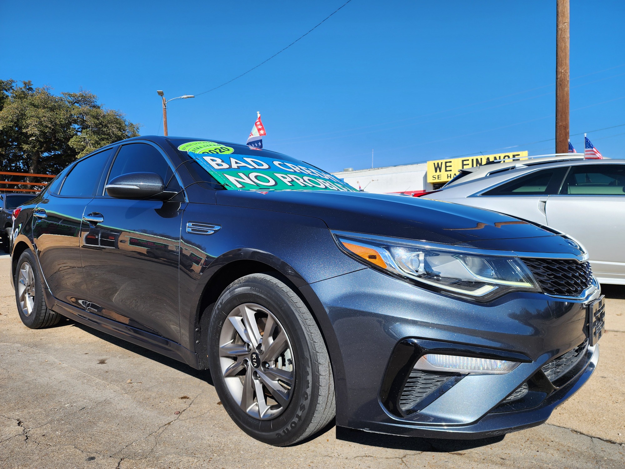 2020 SILVER Kia Optima LX (5XXGT4L39LG) , AUTO transmission, located at 2660 S.Garland Avenue, Garland, TX, 75041, (469) 298-3118, 32.885387, -96.656776 - Welcome to DallasAutos4Less, one of the Premier BUY HERE PAY HERE Dealers in the North Dallas Area. We specialize in financing to people with NO CREDIT or BAD CREDIT. We need proof of income, proof of residence, and a ID. Come buy your new car from us today!! This is a Very clean 2020 KIA OPTIMA - Photo #1